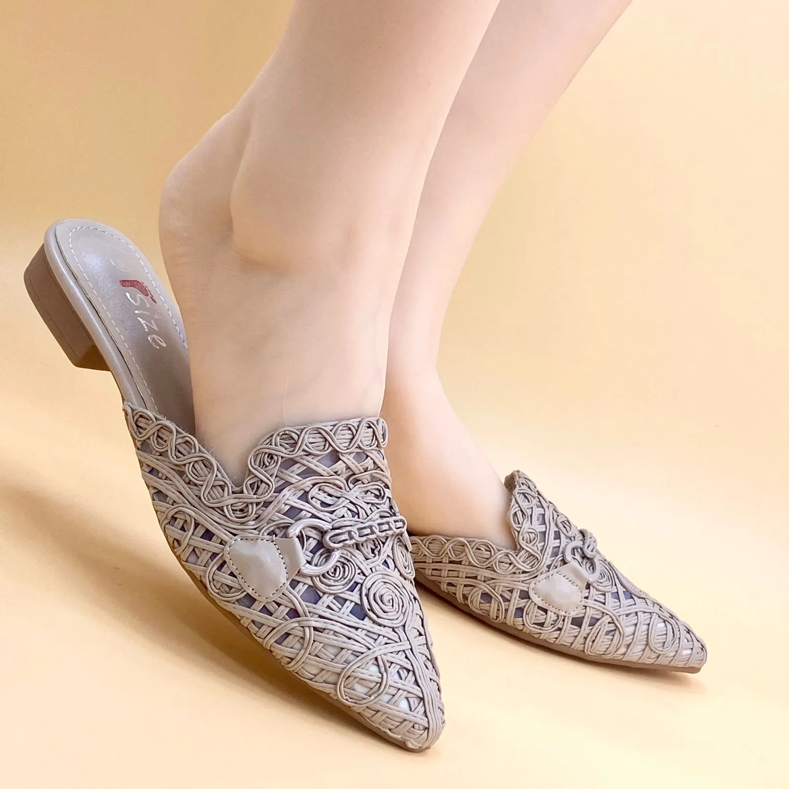 NEW , WOMEN SLIPPERS S20